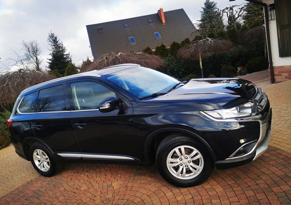 Mitsubishi Outlander cena 59900 przebieg: 138000, rok produkcji 2016 z Halinów małe 211